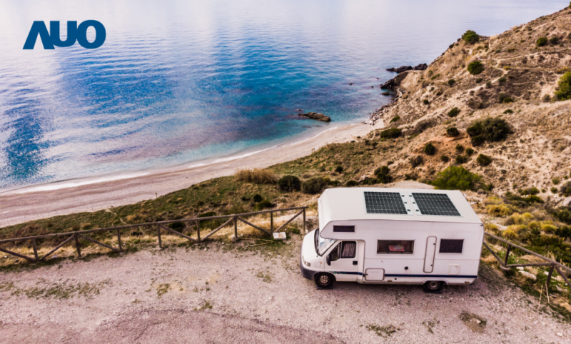 「可撓輕量化太陽光電板SunCurva」使用輕量特殊耐候型複合板取代傳統太陽能板的玻璃前板，不僅降低70%重量，每米平方僅3Kg；具有抗衝擊性能及通過電磁相容性測試，可應用於交通運輸工具，如露營車、遊艇等